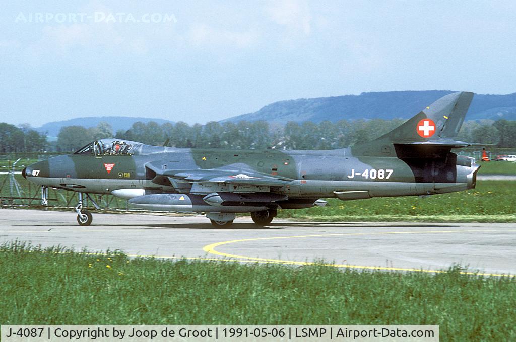 J-4087, Hawker Hunter F.58 C/N 41H-697454, During the early nineties the Swiss skies were black with Hunters. It was not uncommon to see more than ten flying a day. This came to a sudden halt when the Hunter was withdrawn in 1994.