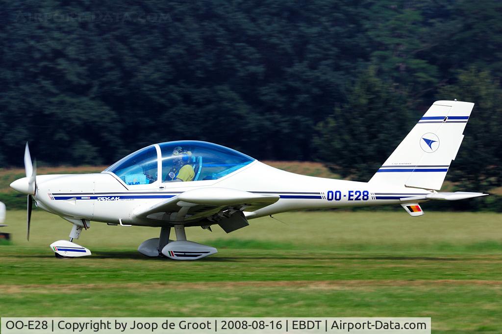 OO-E28, Fly Synthesis Texan 912ULS C/N 2003/029, another ultralight on the old timer fly in