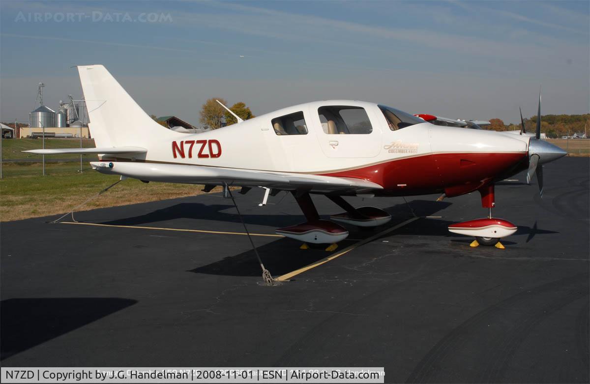 N7ZD, 2005 Lancair LC42-550FG C/N 42068, On ramp at Easton MD