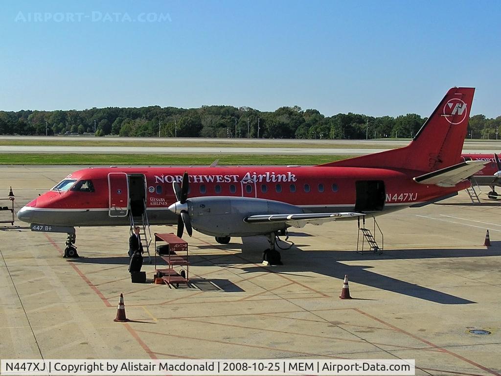 N447XJ, 1998 Saab 340B C/N 340B-447, On turnround at Memphis