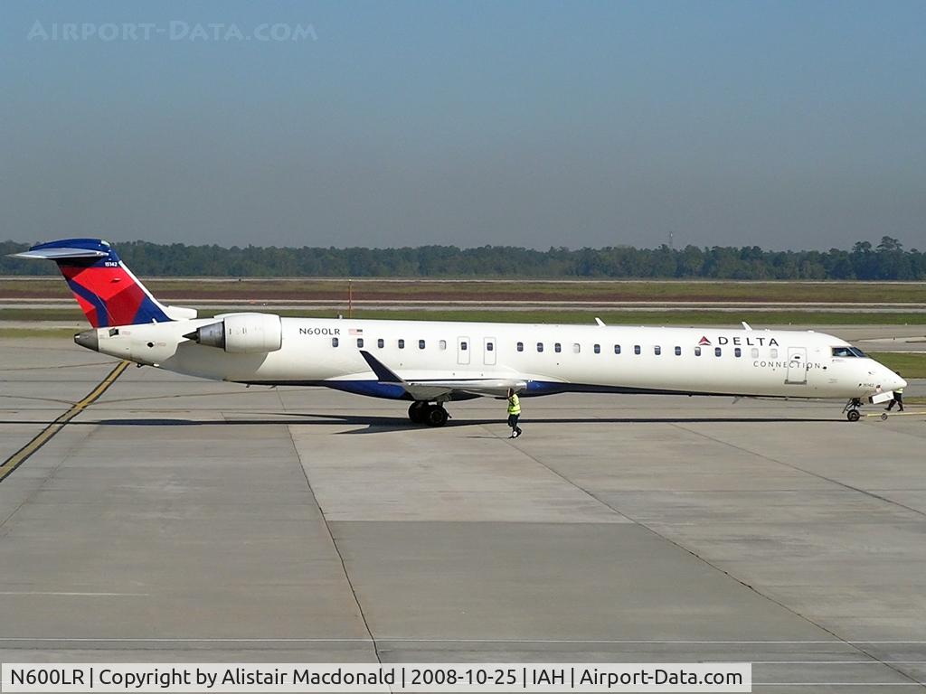 N600LR, 2007 Bombardier CRJ-900 NG (CL-600-2D24) C/N 15142, During turnround at Houston Intercontinental's Terminal A