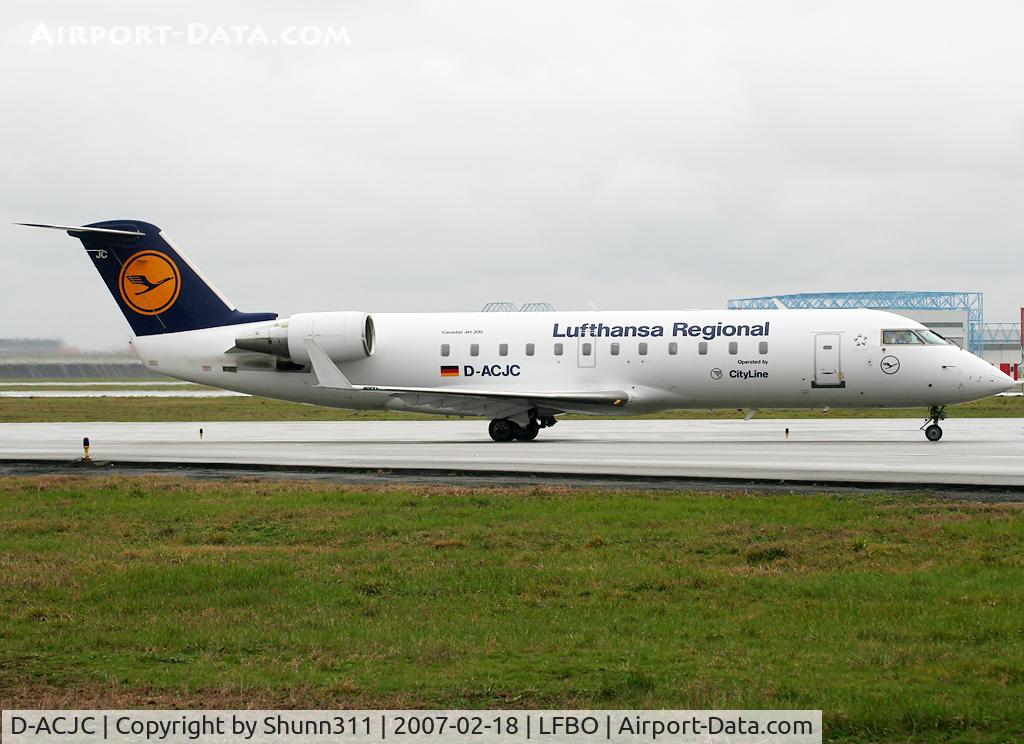 D-ACJC, 1996 Canadair CRJ-100LR (CL-600-2B19) C/N 7130, Lining up rwy 14L for departure