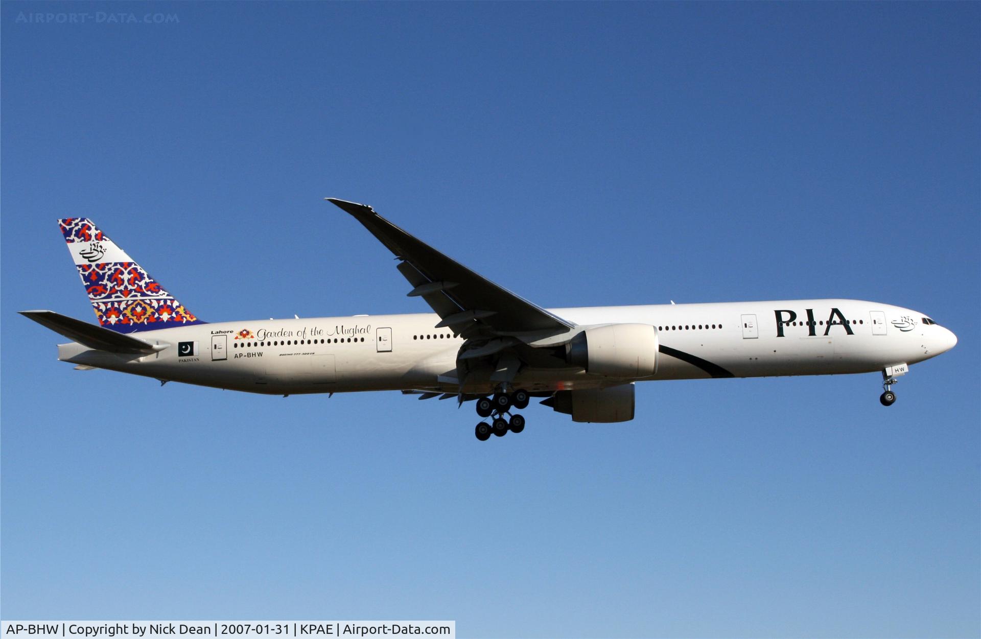 AP-BHW, 2007 Boeing 777-340/ER C/N 33779, /
