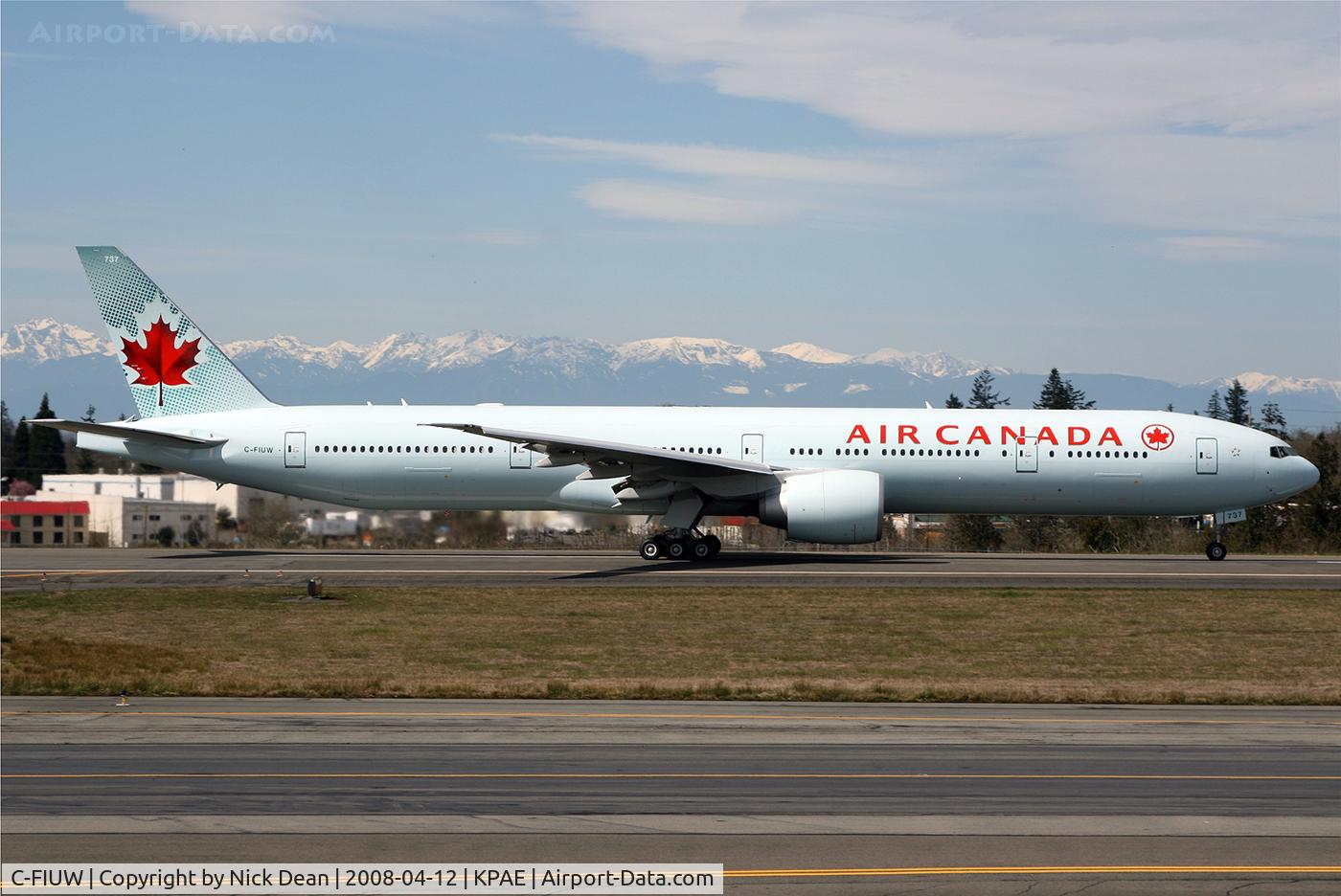 C-FIUW, 2008 Boeing 777-333/ER C/N 35249, KPAE