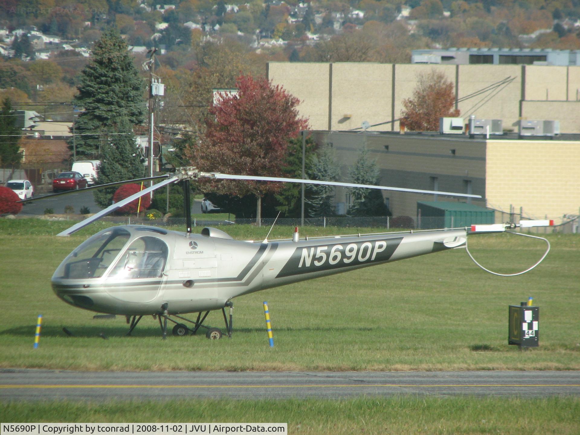 N5690P, Enstrom F-28C C/N 475-2, at Queen City