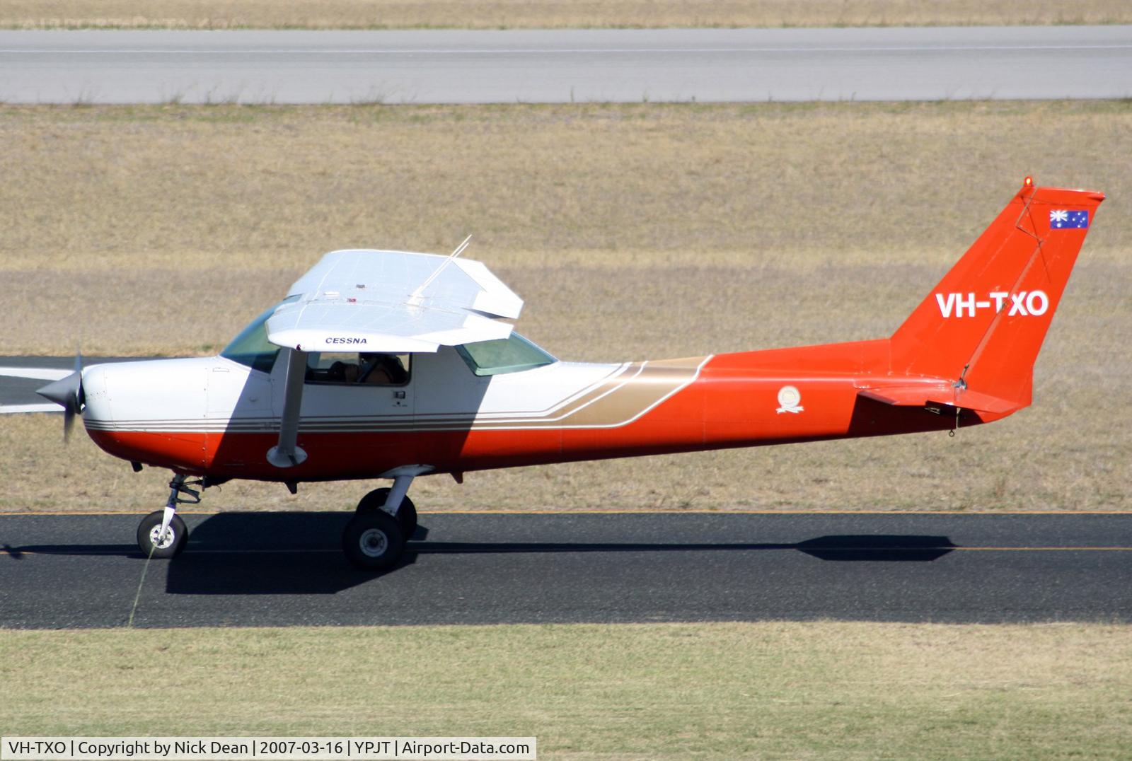 VH-TXO, Cessna 152 C/N 15280961, /
