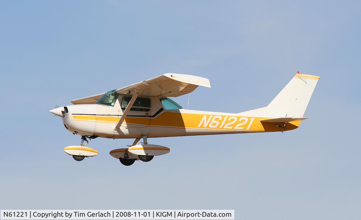 N61221, 1969 Cessna 150J C/N 15070896, on final to Kingman Airport, AZ on 11-1-08