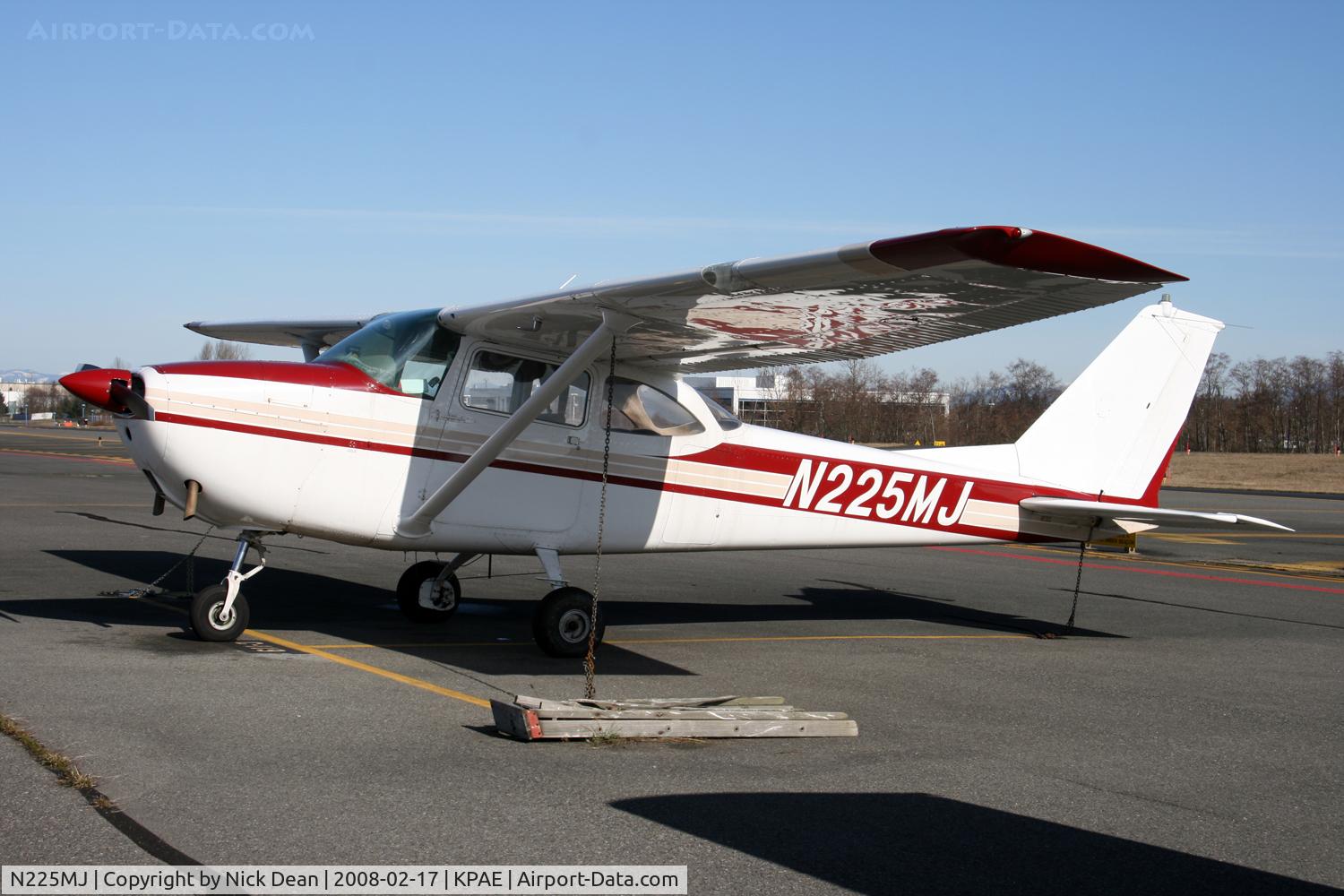 N225MJ, 1964 Cessna 172E C/N 17250609, /