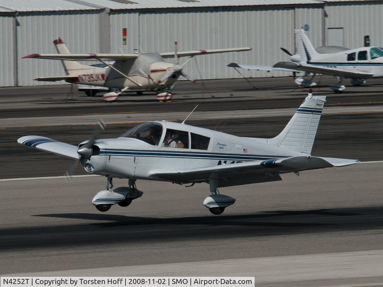 N4252T, 1971 Piper PA-28-140 C/N 28-7225105, N4252T arriving on RWY 21
