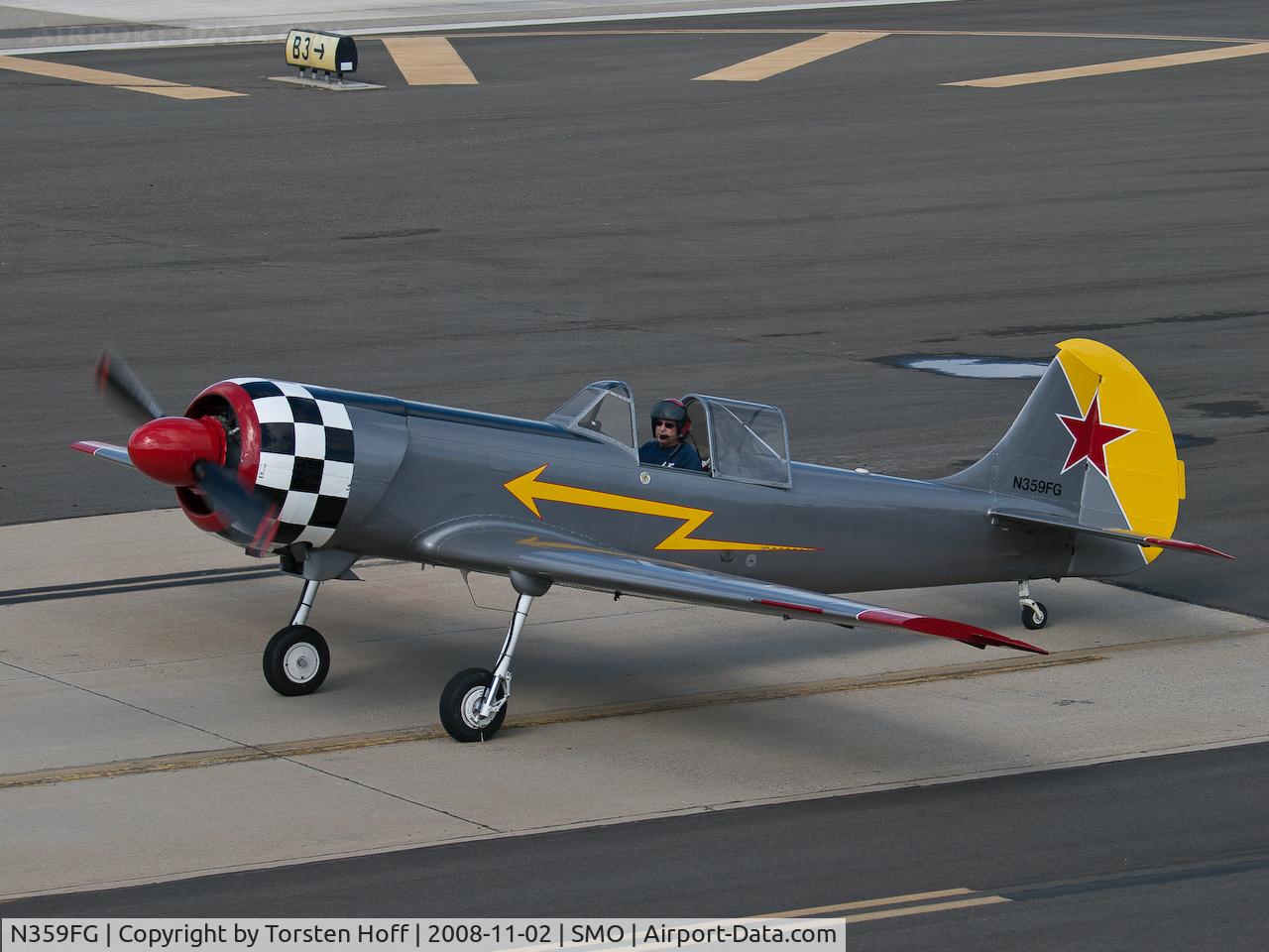 N359FG, 1984 Yakovlev Yak-50 C/N 842305, N359FG taxiing