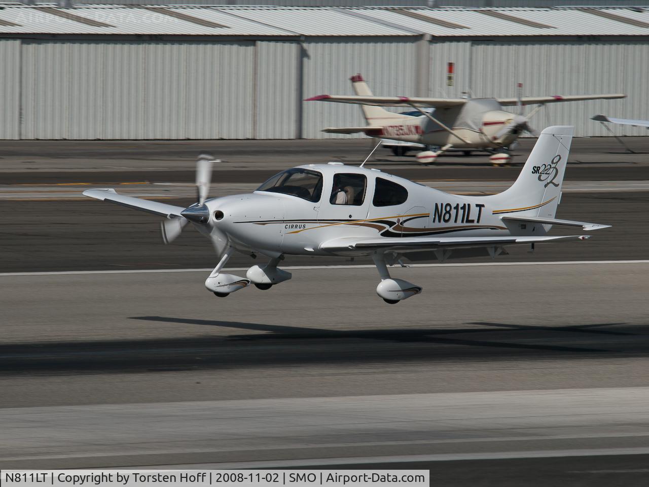 N811LT, 2006 Cirrus SR22 C/N 1795, N811LT arriving on RWY 21