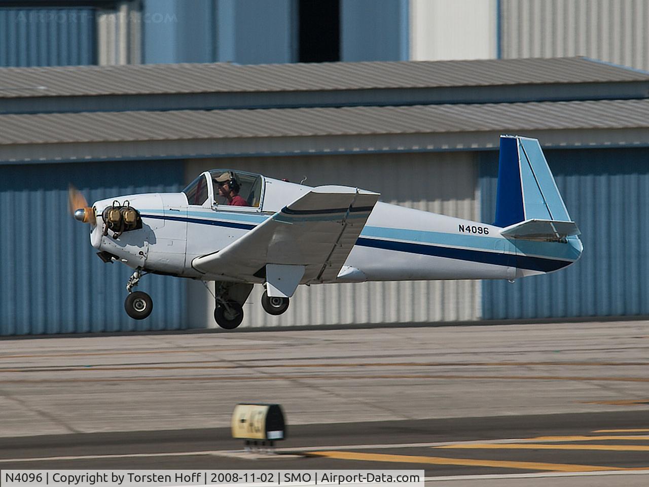 N4096, 1952 Mooney M-18C C/N 273, N4096 departing from RWY 21