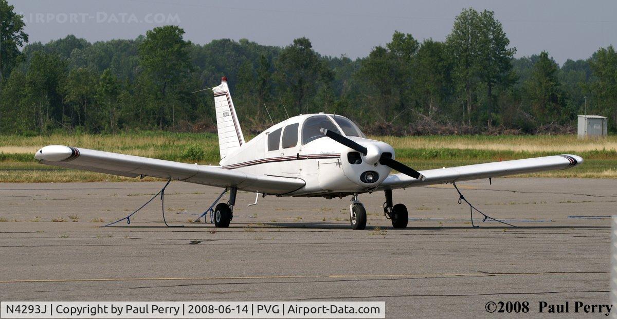 N4293J, 1967 Piper PA-28-140 C/N 28-22661, Nice looking Piper on the ramp