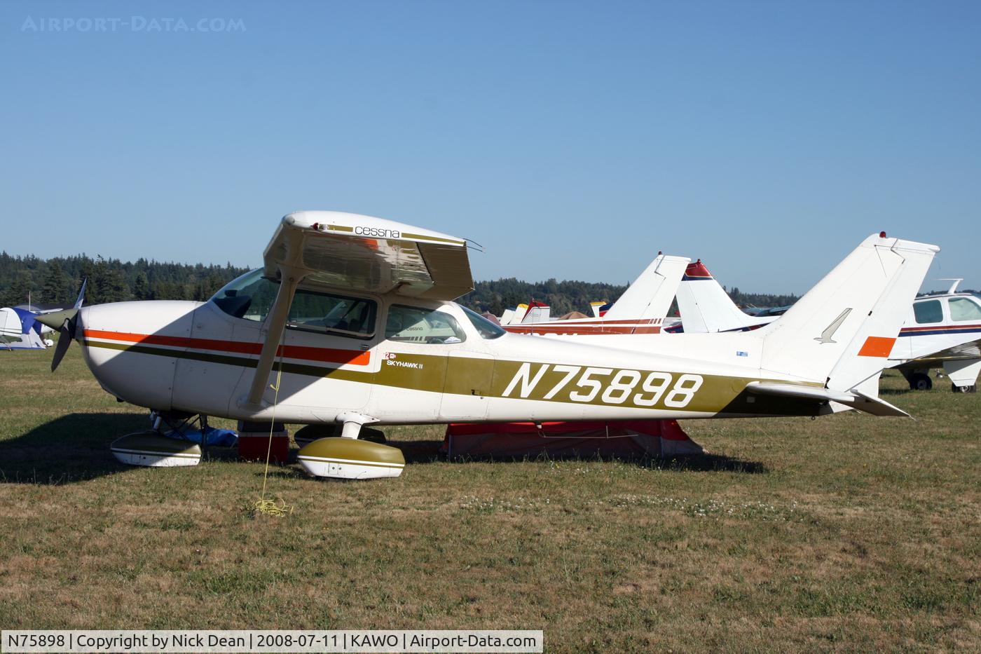 N75898, 1976 Cessna 172N C/N 17268024, /