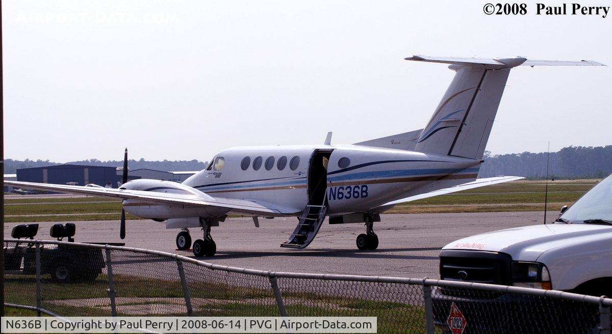 N636B, 1978 Beech C-12C Huron C/N BC-61, Talk about convenient, right at the terminal!