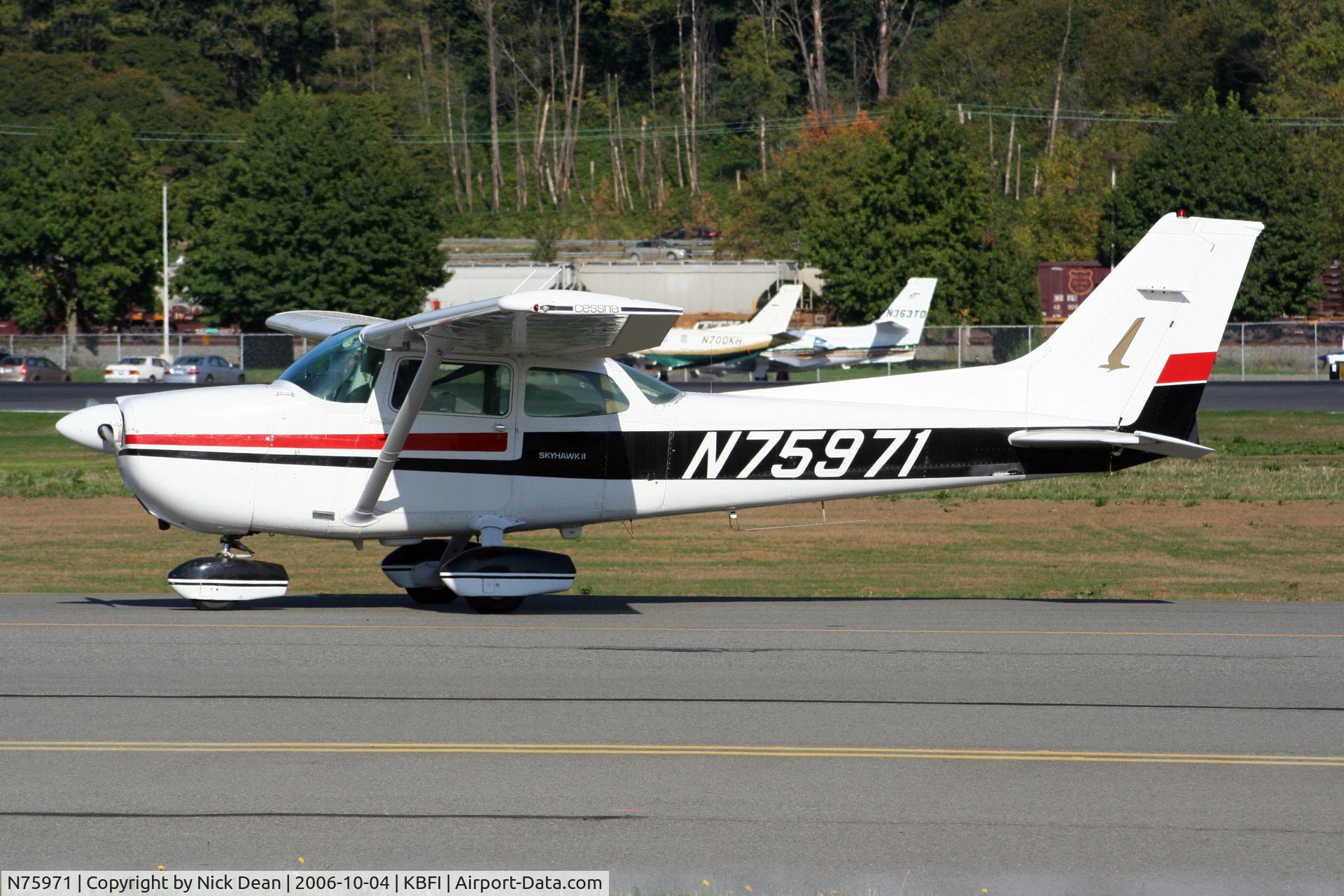 N75971, 1976 Cessna 172N C/N 17268075, /