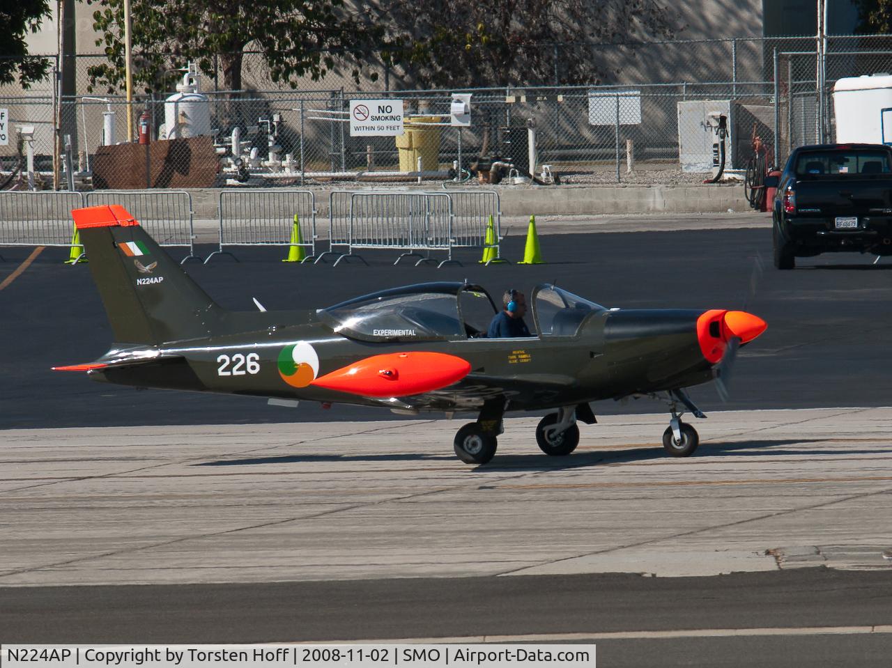 N224AP, 1977 SIAI-Marchetti SF-260W Warrior C/N 293/24-05, N224AP taxiing