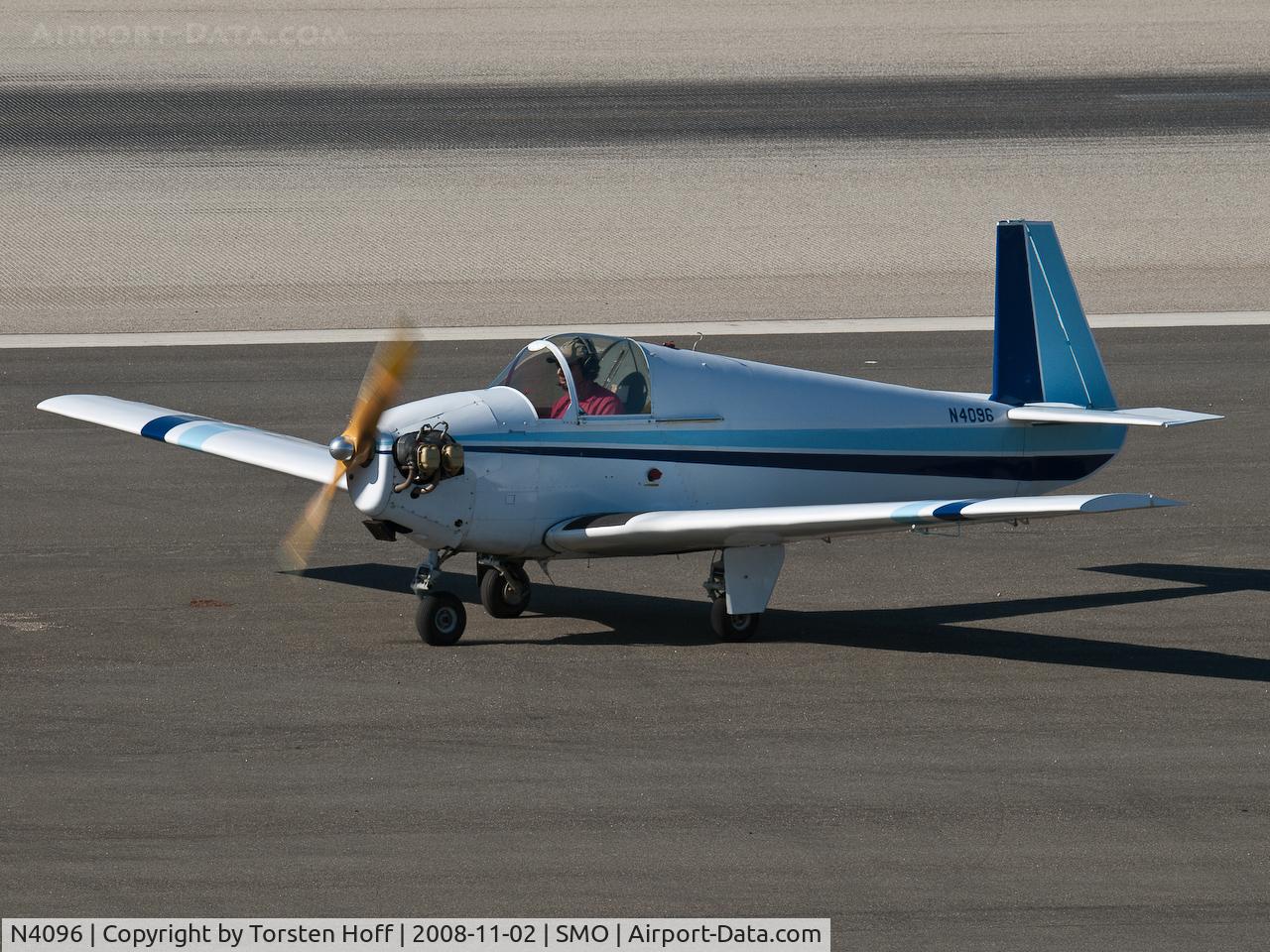 N4096, 1952 Mooney M-18C C/N 273, N4096 taxiing