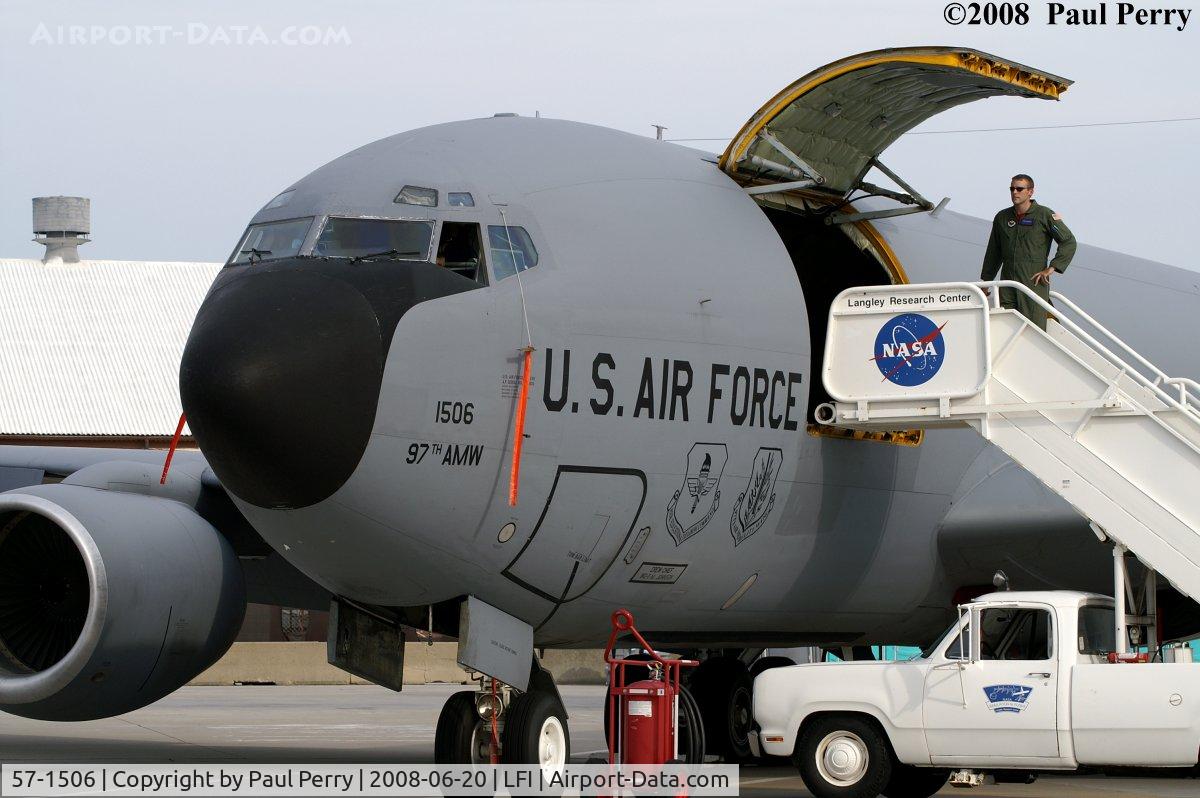 57-1506, 1957 Boeing KC-135R Stratotanker C/N 17577, That cargo door doesn't look very big by today's standards