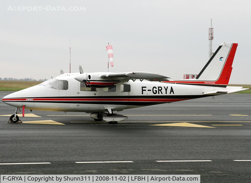 F-GRYA, Partenavia P-68 C/N 279, Waiting a new flight...