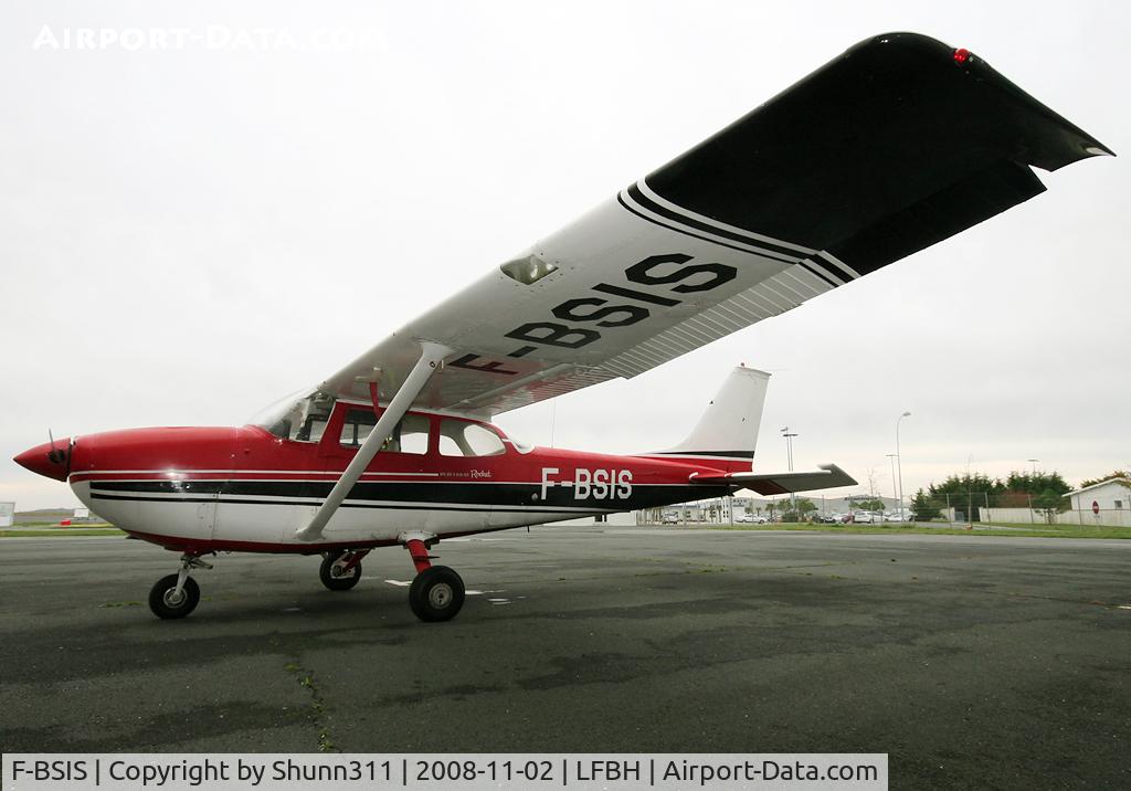 F-BSIS, Reims FR172H Reims Rocket C/N 0242, Based here since many years...