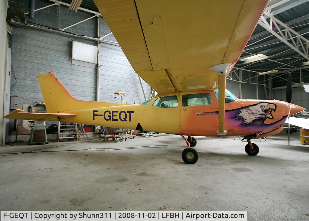 F-GEQT, Cessna 172RG Cutlass RG C/N 172RG-0419, Sended and hangared... Nice c/s for this light plane !