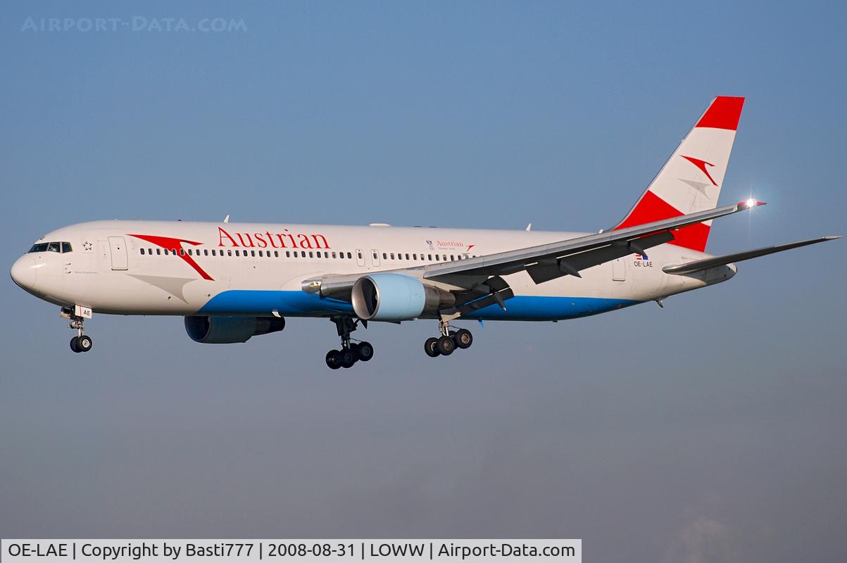 OE-LAE, 2000 Boeing 767-3Z9/ER C/N 30383, Strobe on Austrian 676 OE-LAE