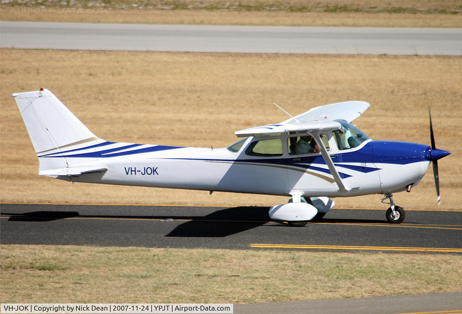 VH-JOK, 1982 Cessna 172P C/N 17275581, /