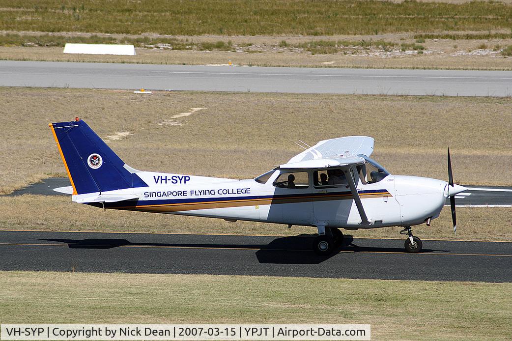 VH-SYP, Cessna 172R C/N 17280357, /