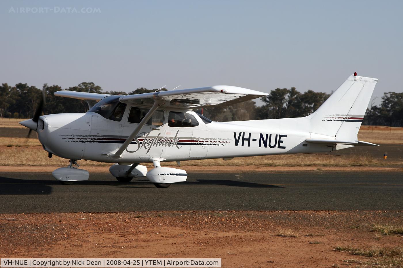 VH-NUE, Cessna 172S SP C/N 172S10224, .