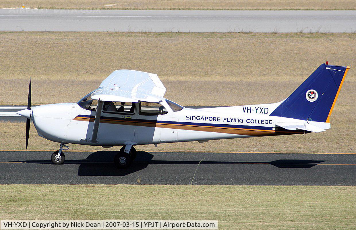 VH-YXD, 2000 Cessna 172R C/N 17280880, /
