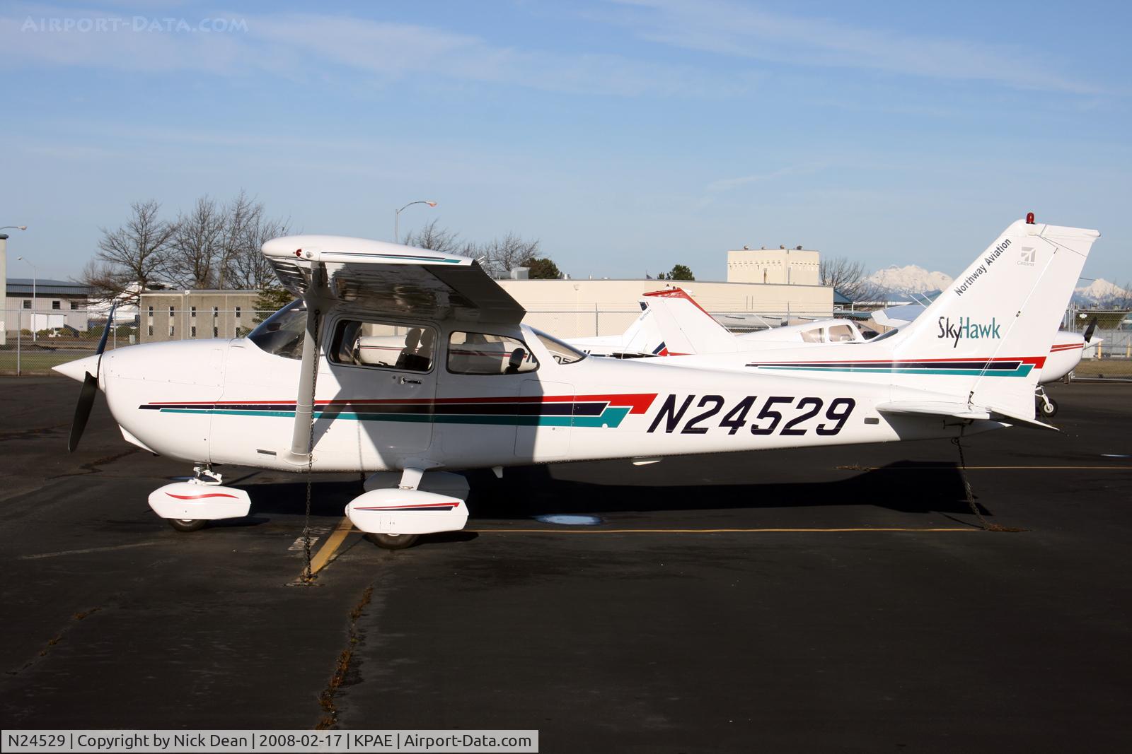 N24529, 2001 Cessna 172R C/N 17281014, KPAE