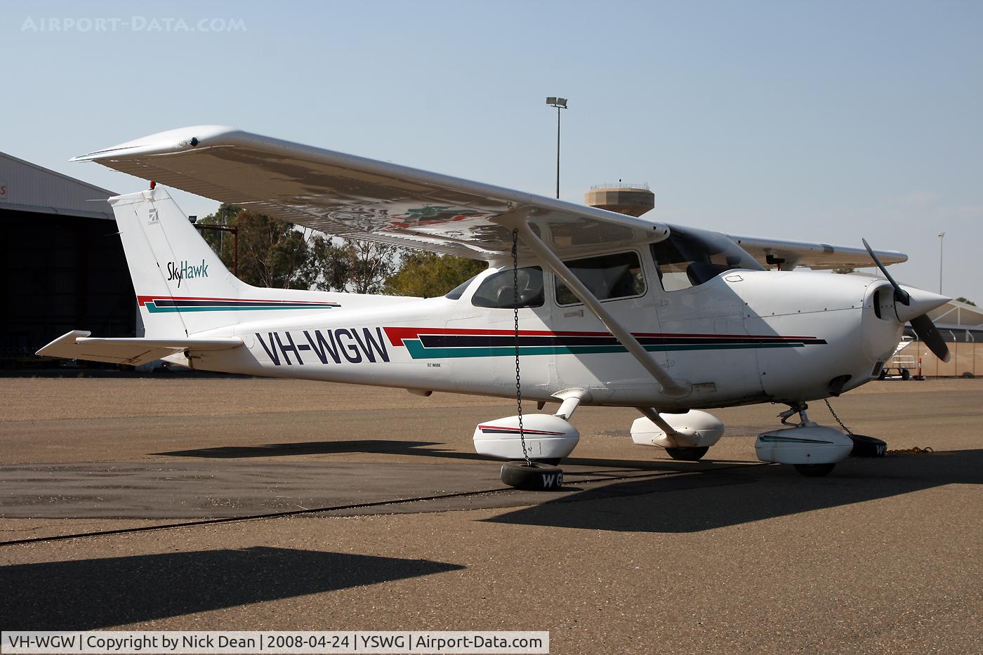 VH-WGW, 2002 Cessna 172R C/N 17281120, /