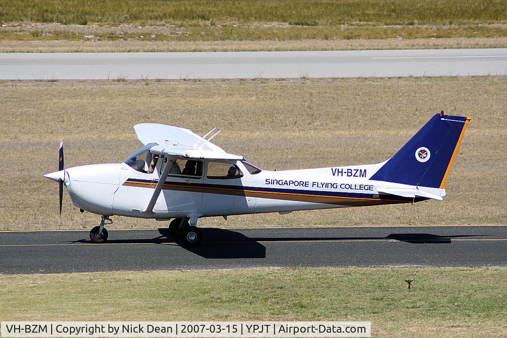 VH-BZM, 2004 Cessna 172R C/N 17281223, .
