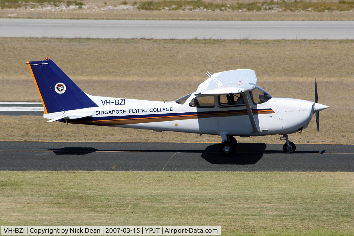 VH-BZI, 2004 Cessna 172R C/N 172-81234, .
