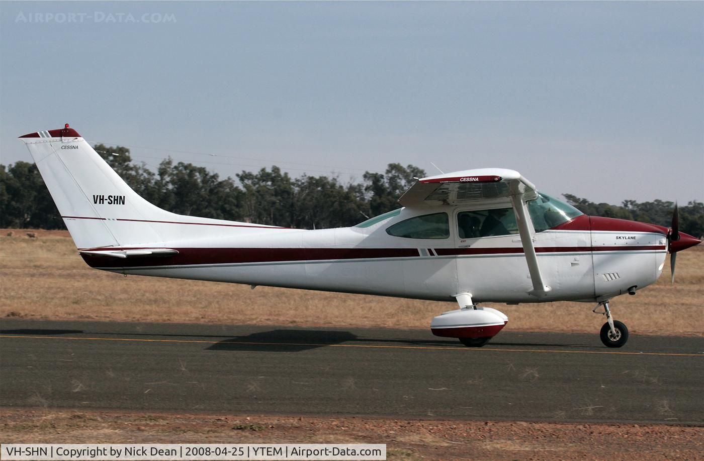 VH-SHN, 1977 Cessna 182Q Skylane C/N 18265533, /