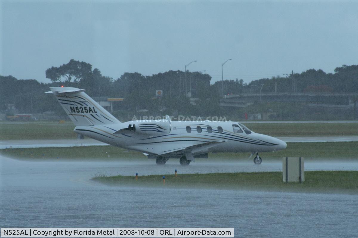 N525AL, 1993 Cessna 525 CitationJet C/N 525-0011, Cessna 525 taxiing out in pouring rain