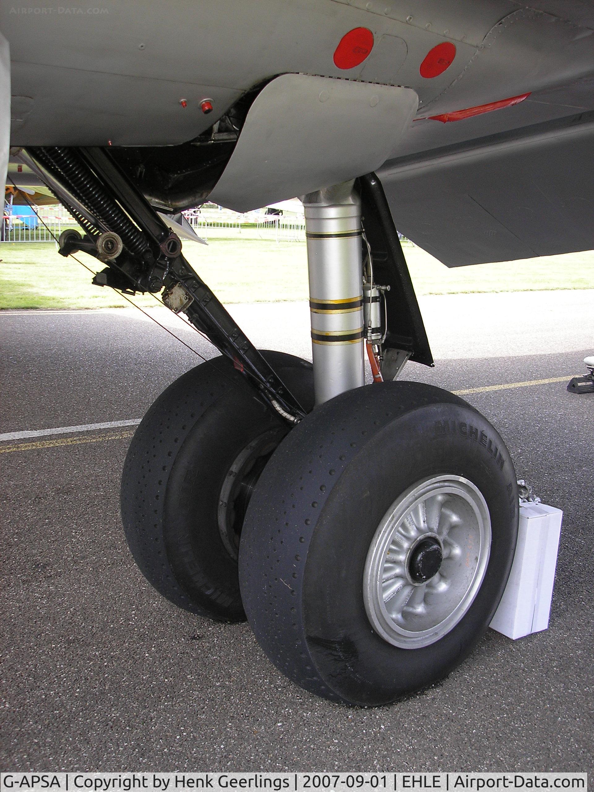 G-APSA, 1958 Douglas DC-6A C/N 45497, Main landing gear ; Giants of History Fly in , Aviodrome - Lelystad Airport