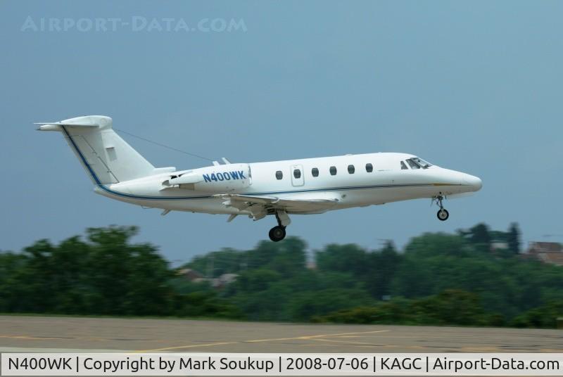 N400WK, 1993 Cessna 650 C/N 650-0231, N400WK Leaving KAGC
