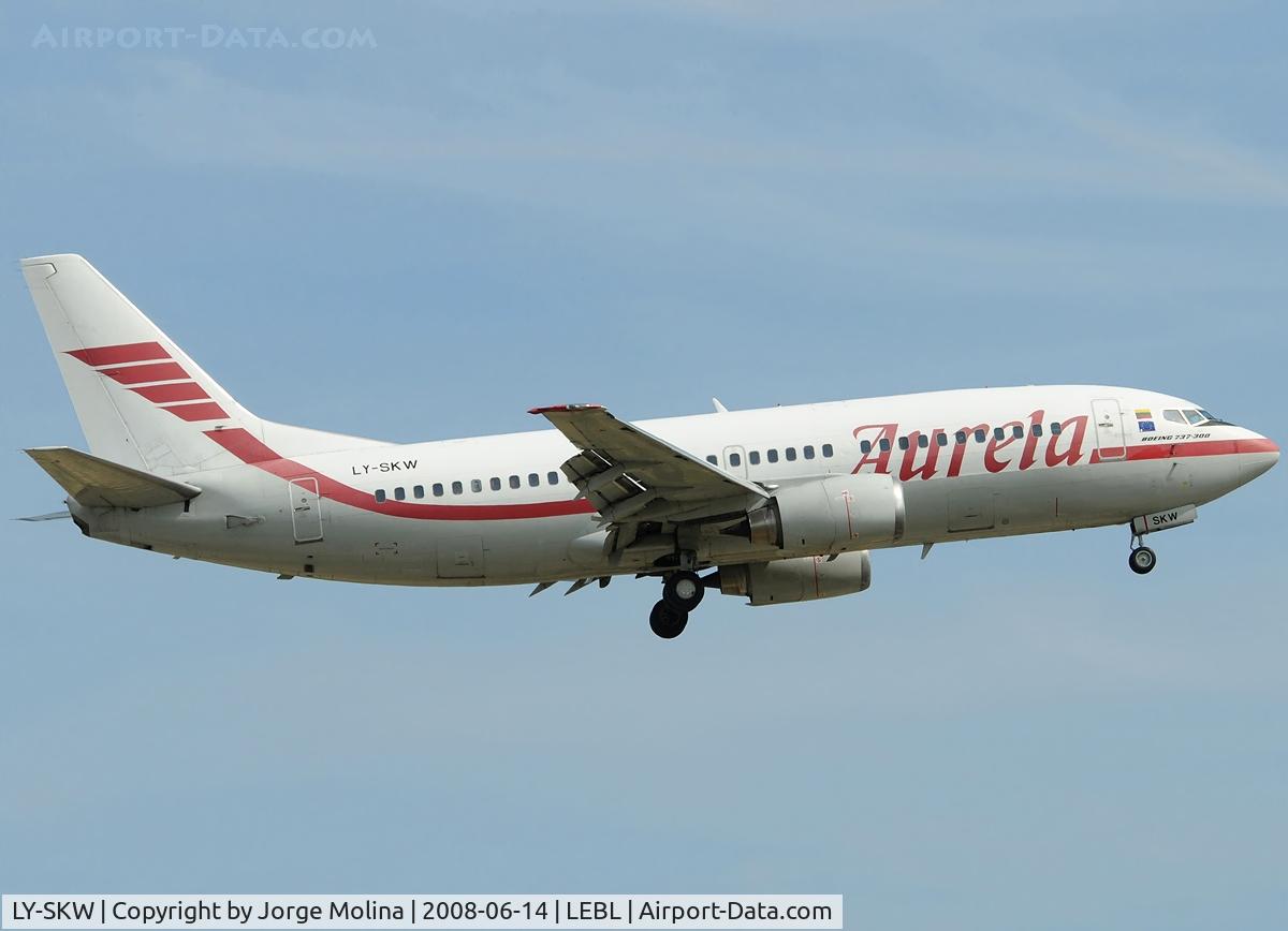 LY-SKW, 1992 Boeing 737-382 C/N 25162, On final to RWY 25R.