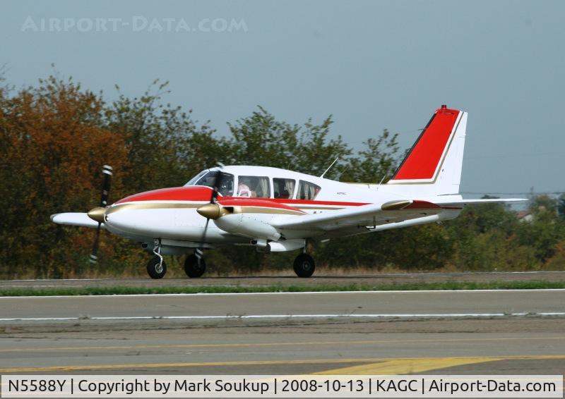 N5588Y, 1964 Piper PA-23-250 C/N 27-2695, N5588Y @ KAGC