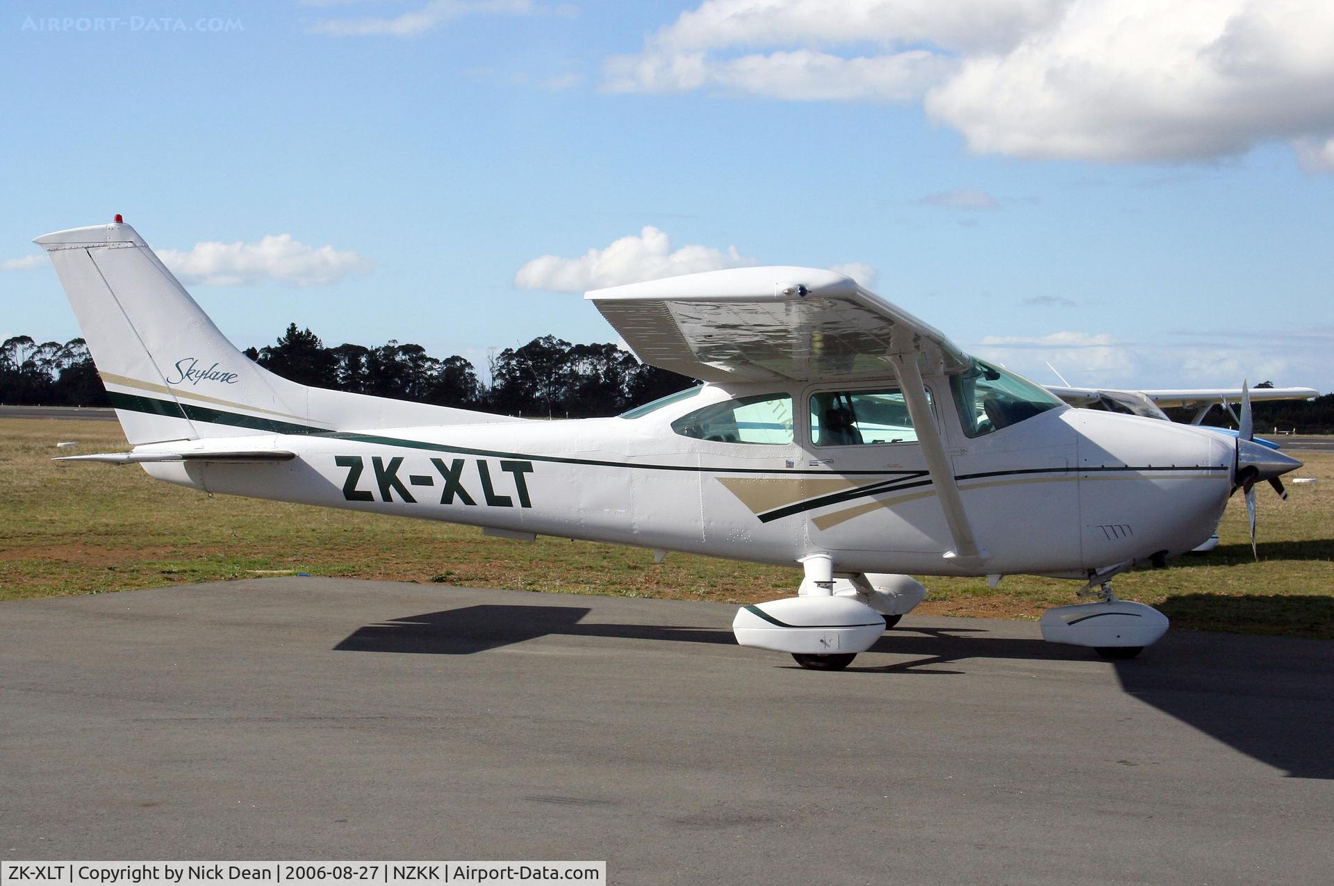 ZK-XLT, Cessna 182Q Skylane C/N 18266451, .