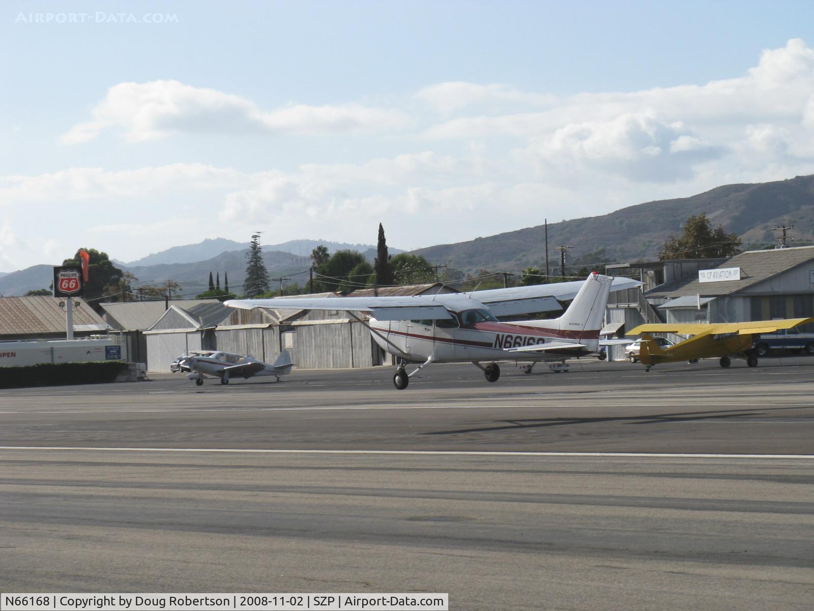 N66168, 1983 Cessna 172P C/N 17275974, 1983 Cessna 172P SKYHAWK II, Lycoming O-320-D2J 160 Hp, landing Rwy 22