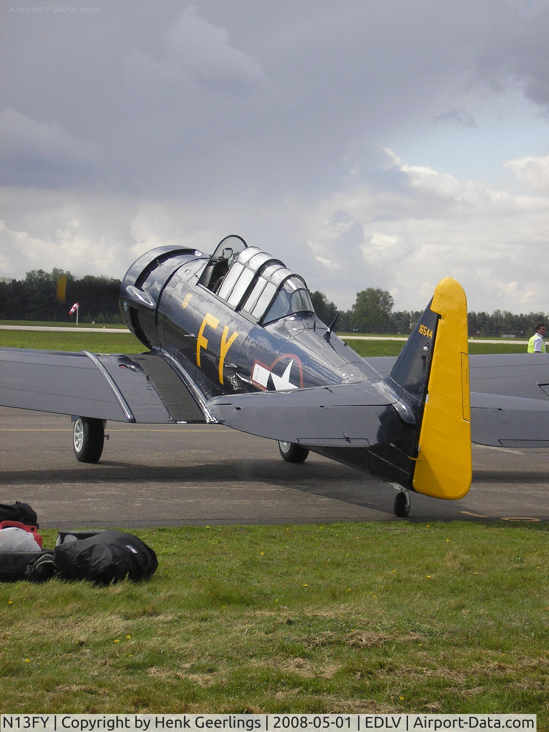 N13FY, 1942 North American AT-6A Texan C/N 78-6922, Airport-Festival Airport Weeze ,  01 may 2008