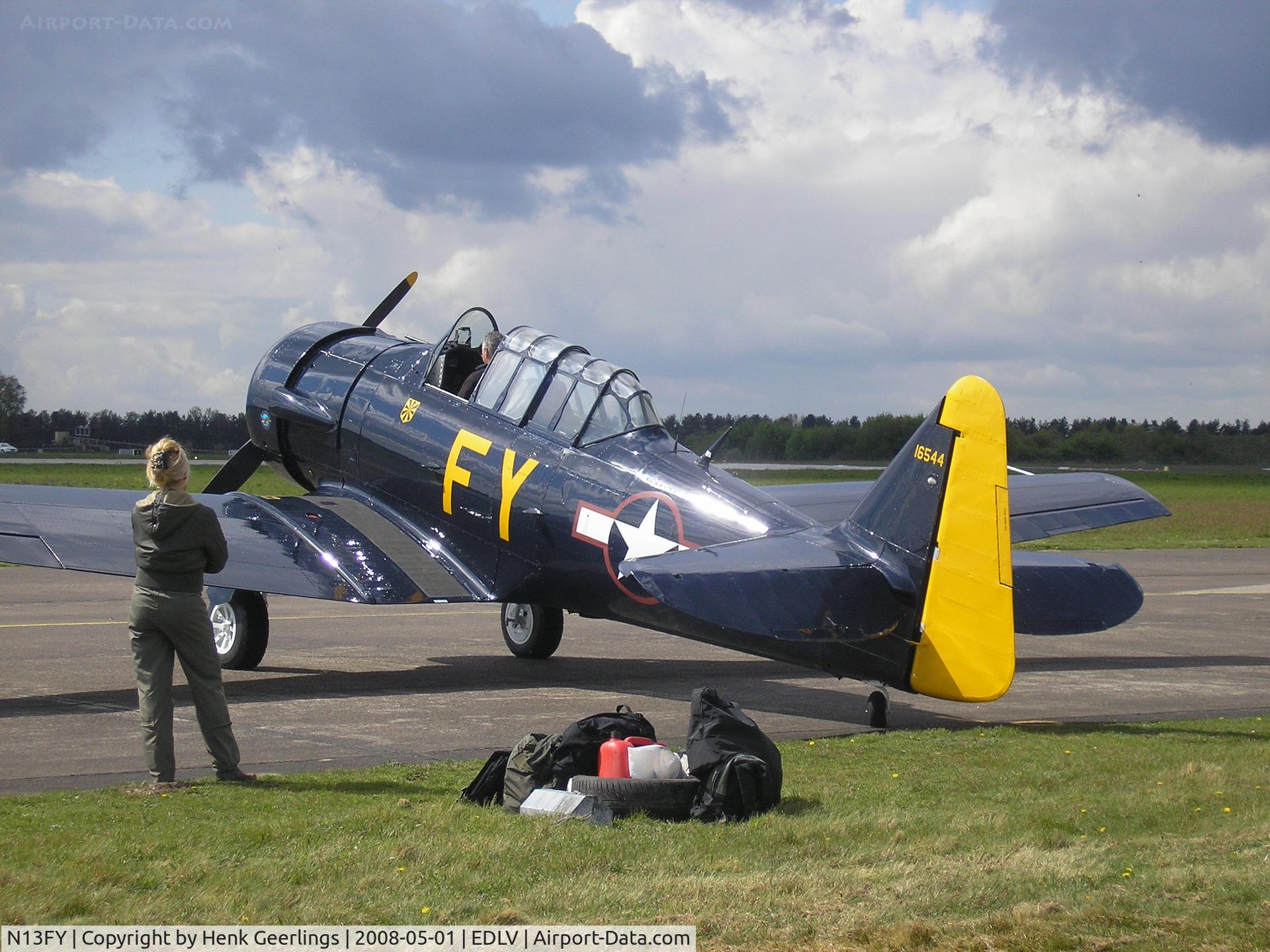 N13FY, 1942 North American AT-6A Texan C/N 78-6922, Airport-Festival Airport Weeze ,  01 may 2008