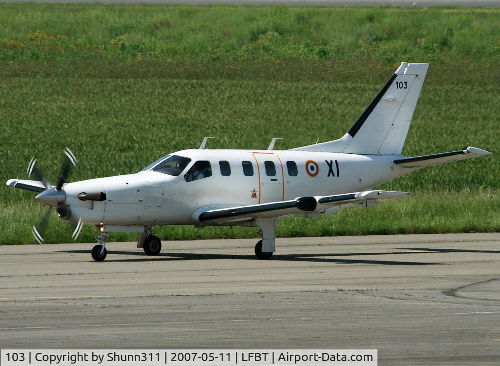 103, Socata TBM-700A C/N 103, Arriving to the terminal...