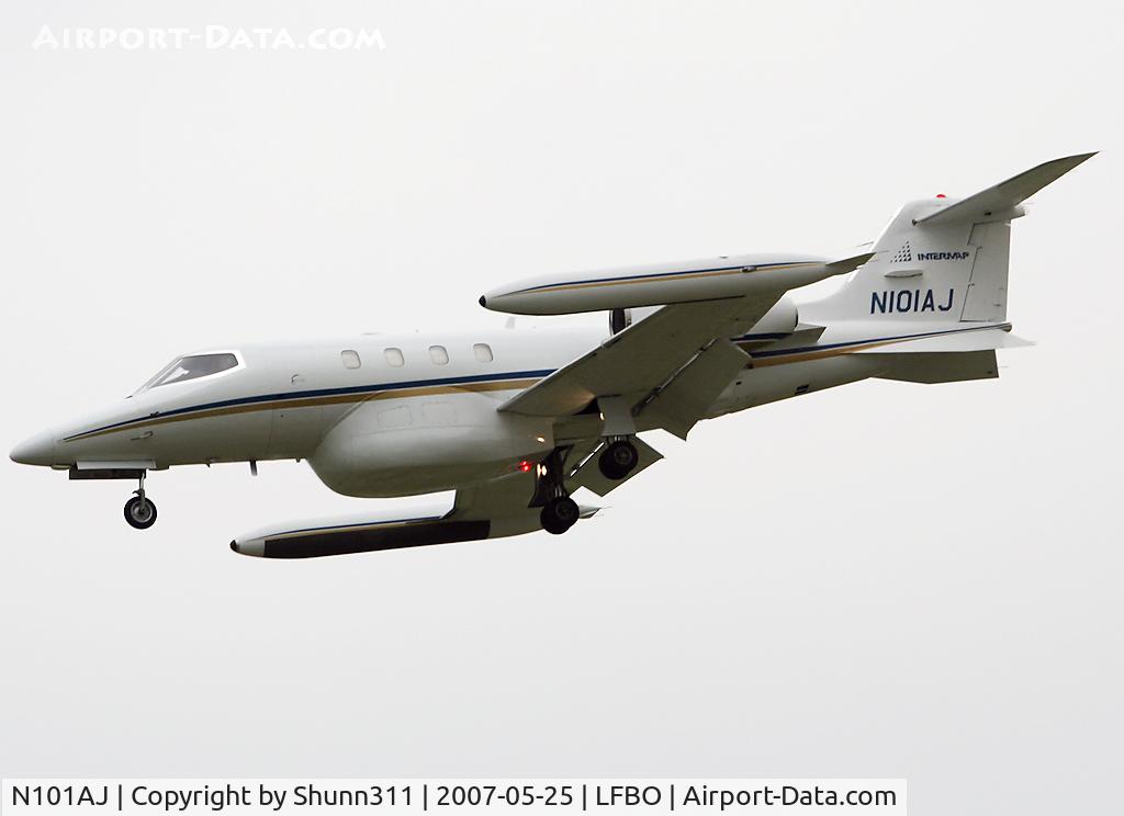 N101AJ, 1975 Gates Learjet 36 C/N 36-008, Landing rwy 32L