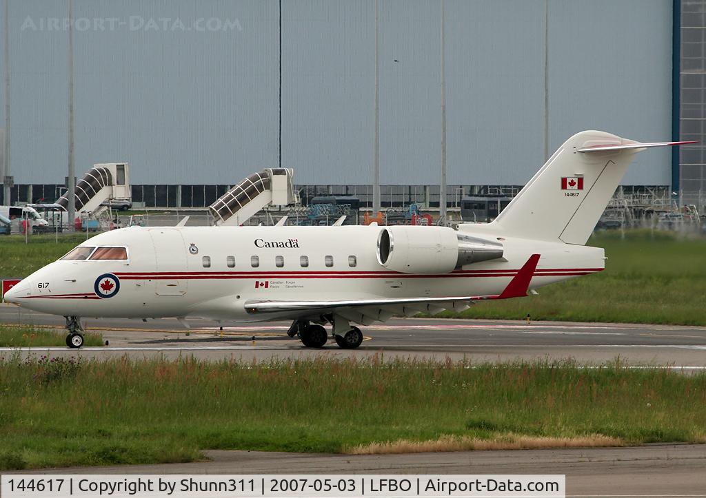 144617, 2002 Bombardier CC-144C Challenger (604/CL-600-2B16) C/N 5533, Ready for take off rwy 14L