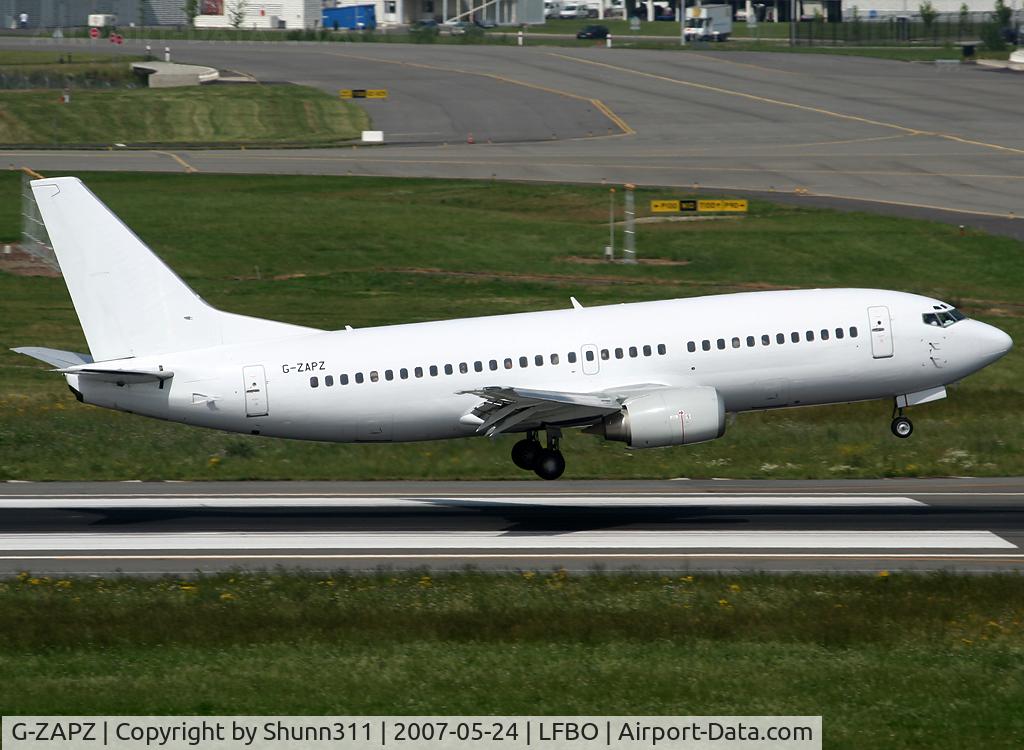 G-ZAPZ, 1991 Boeing 737-33A(QC) C/N 25401, Landing rwy 14R
