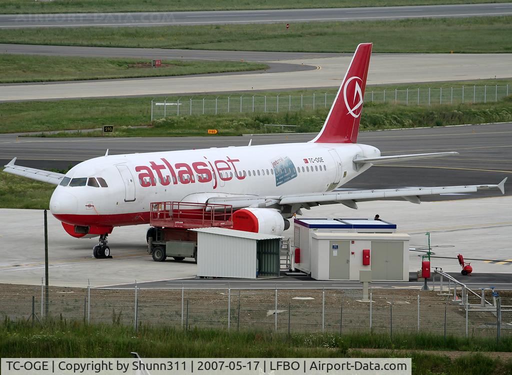 TC-OGE, 1997 Airbus A320-214 C/N 764, Returned to lessor and parked at the cleaning area for depict...